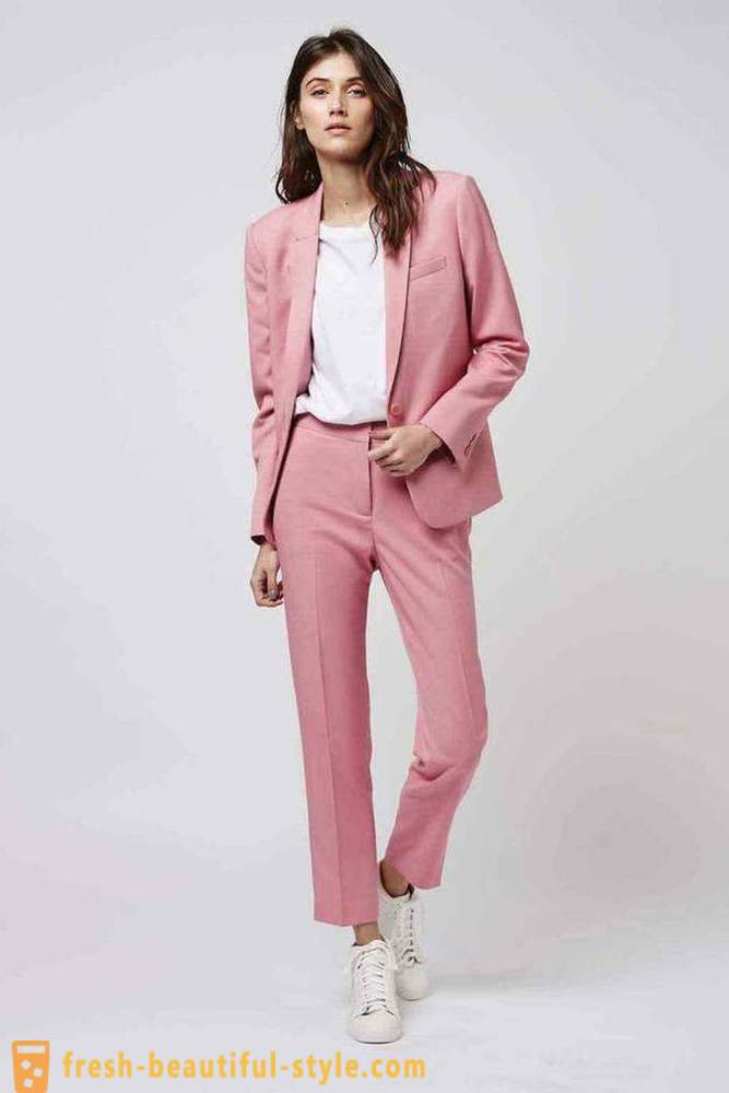 Fashion business suits for women: description and photos