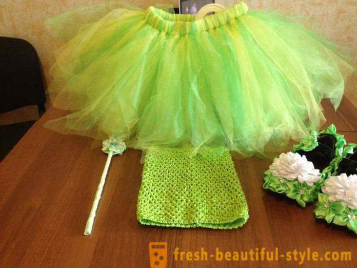 Tinkerbell costume for girls with their hands