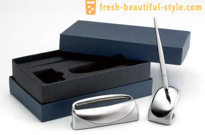 Business gifts for women and men. Rules for the choice and presentation of business gift