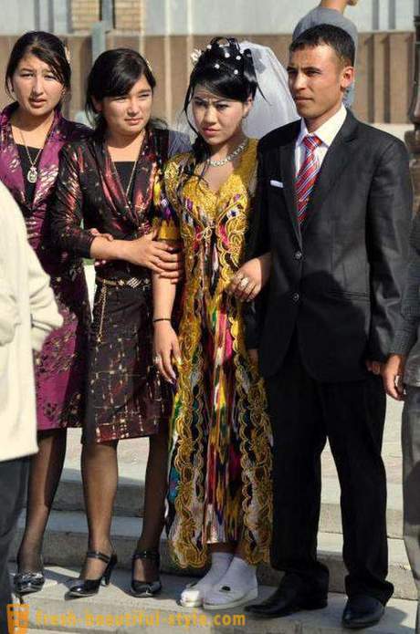 Uzbek dresses: distinctive features