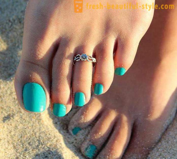 Ring on the foot on the toe: how to choose and how to wear?