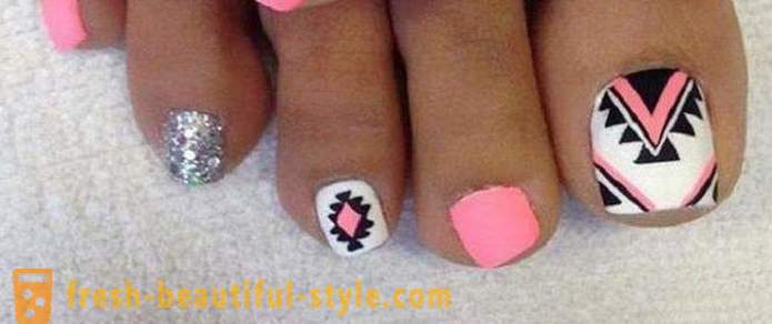 Fashionable summer pedicure: interesting ideas, design features and recommendations