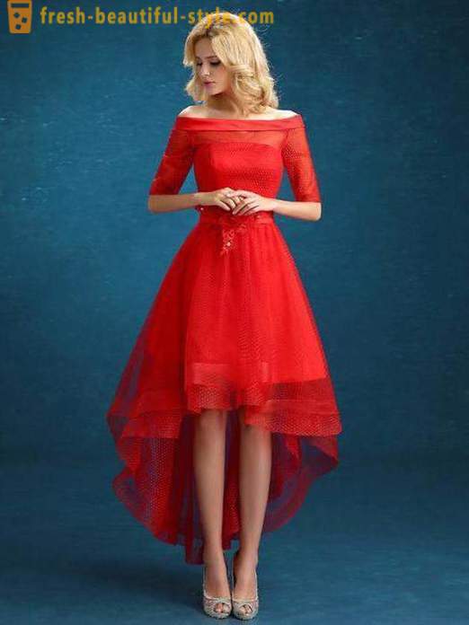 Red cocktail dress: how to choose and what to wear