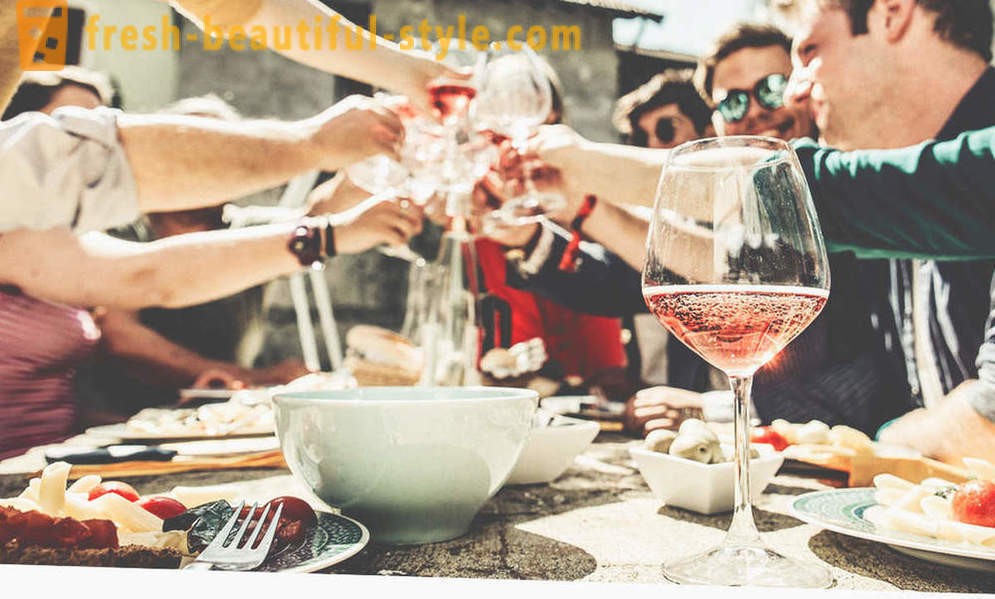 Modern Etiquette: Drinking wine in Italy