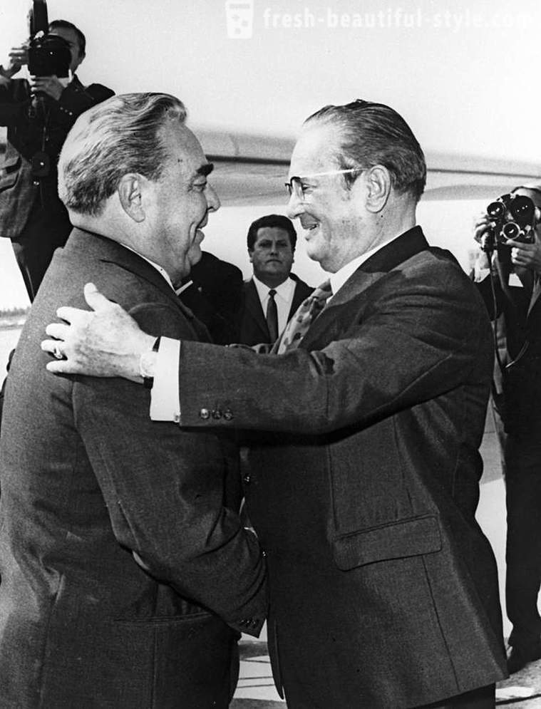 As world leaders tried to avoid kissing Brezhnev