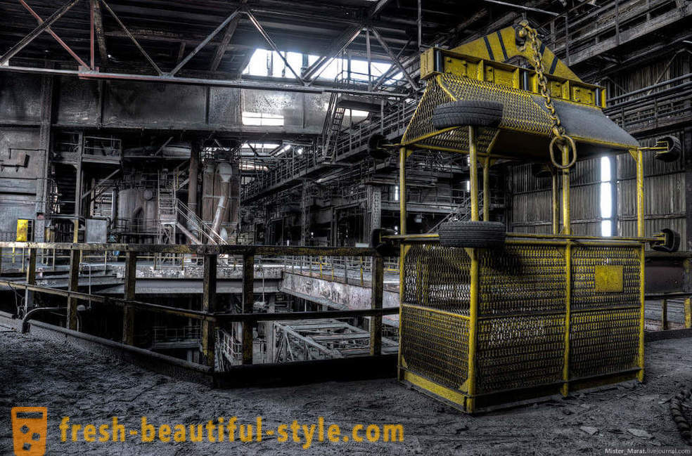 Walk through the abandoned factory in Belgium
