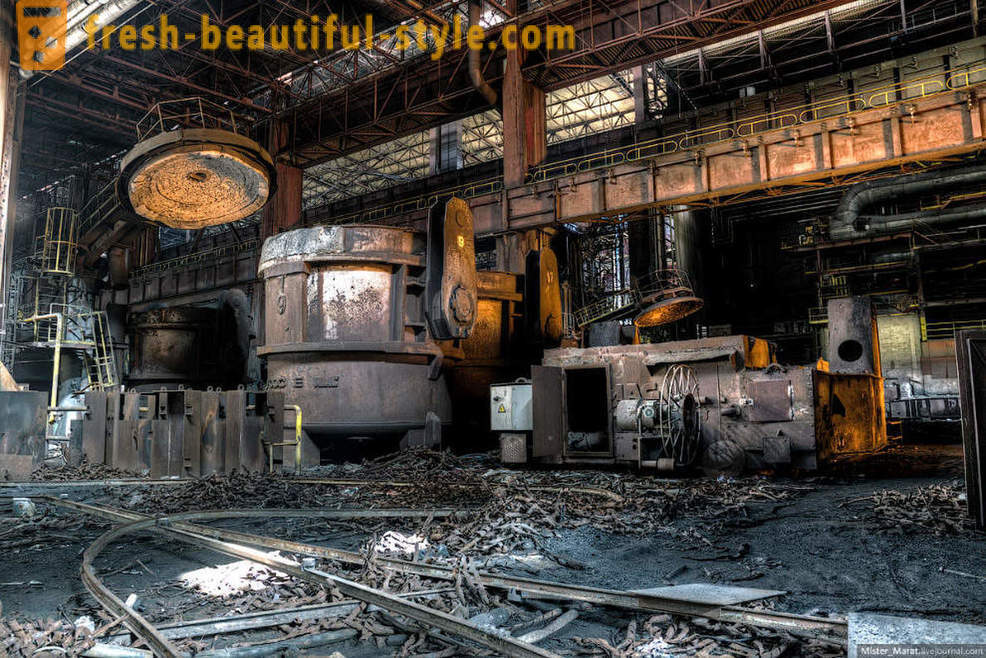 Walk through the abandoned factory in Belgium