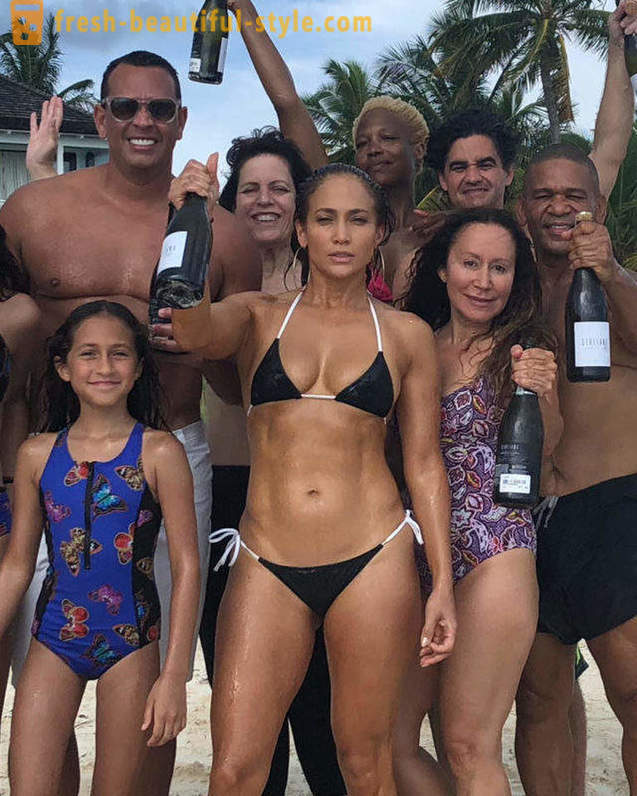 Ideal figure J-Lo, which has already turned 49 years old