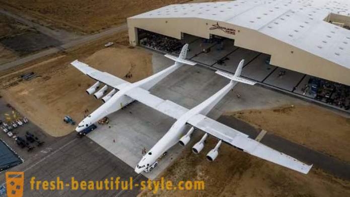 The largest aircraft of the world's fastest and more