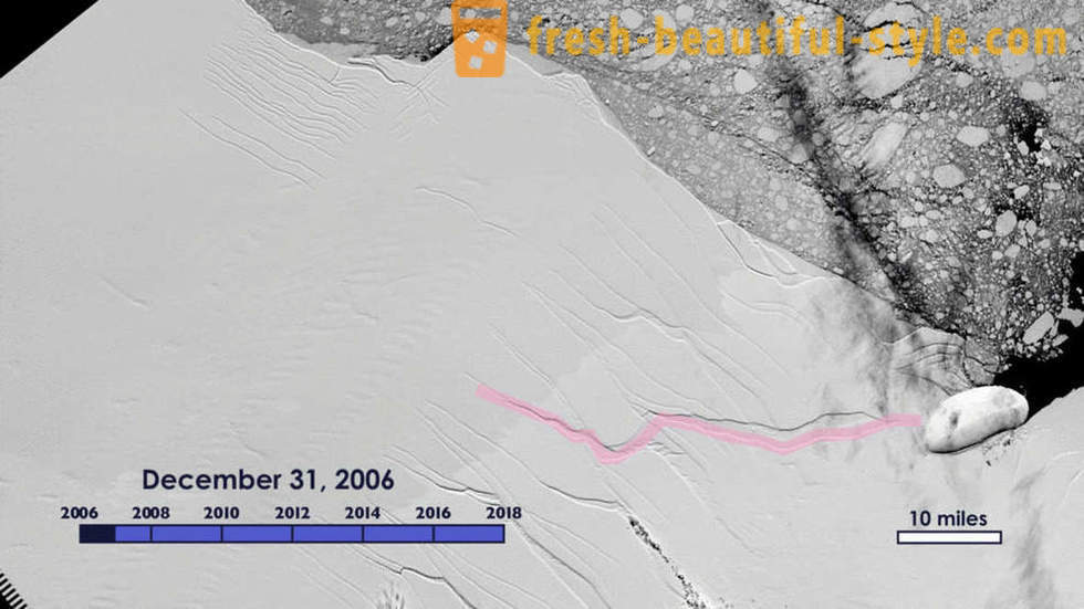 Iceberg from Antarctica broke off an area of ​​more than two of Moscow
