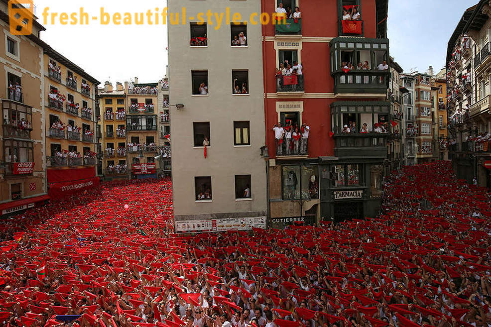 How was the annual running of the bulls in Pamplona, ​​Spain