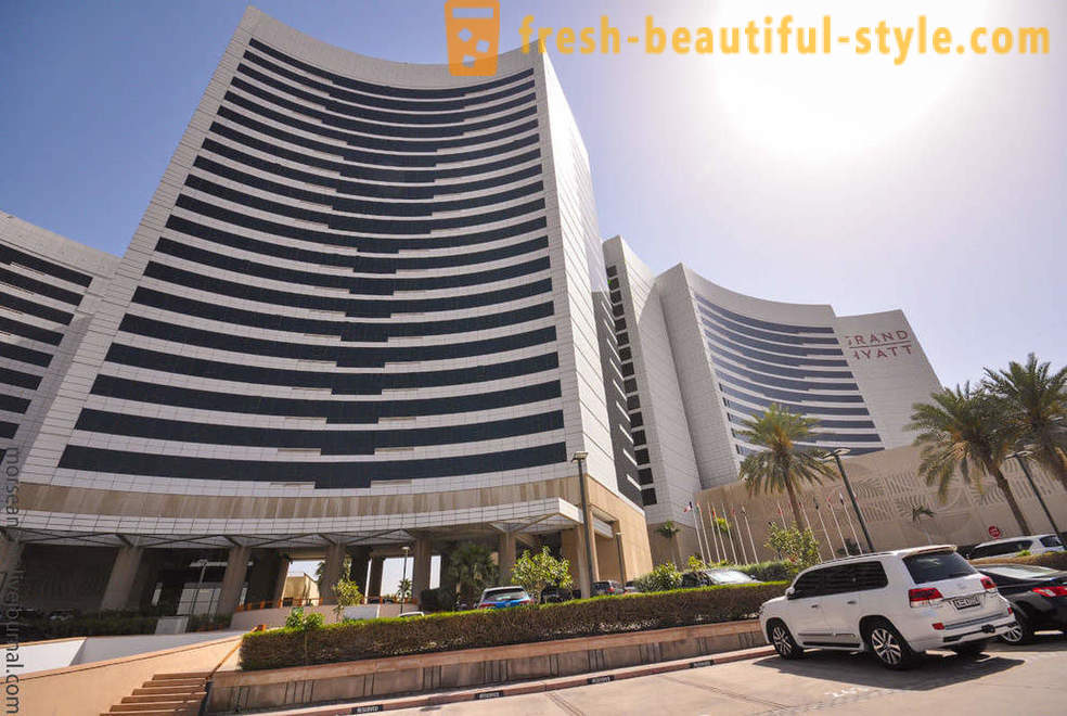 Walk on the luxury hotel Grand Hyatt Dubai