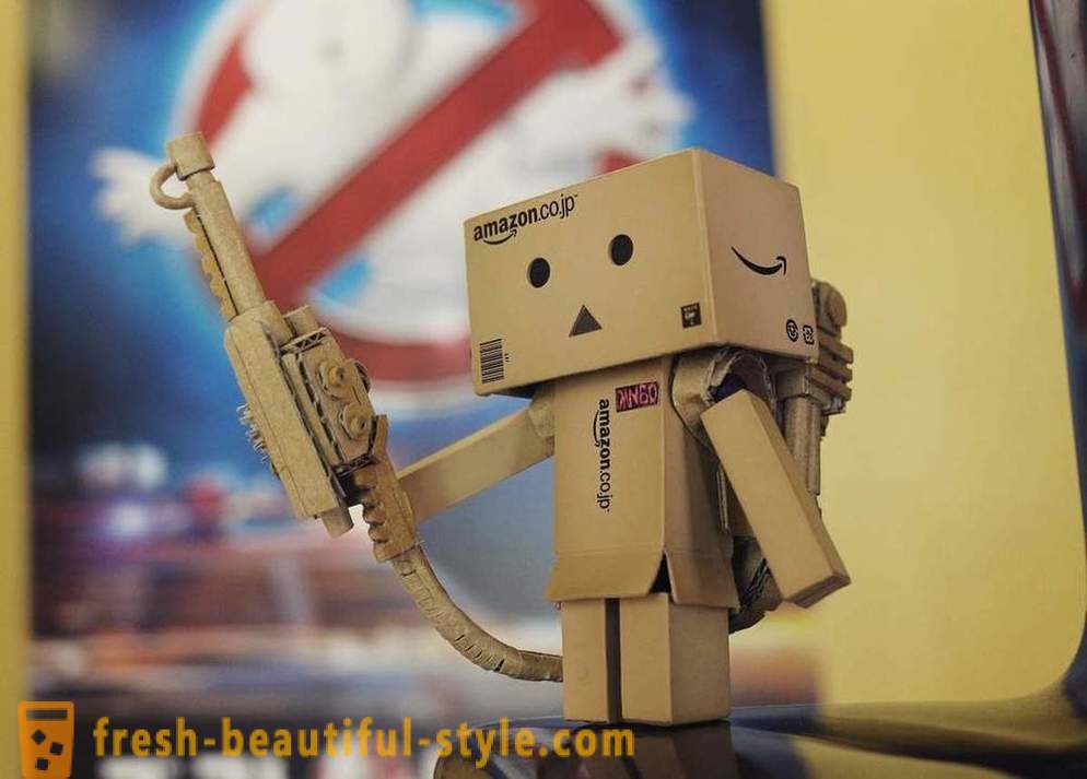 Amazing sculptures from cardboard boxes