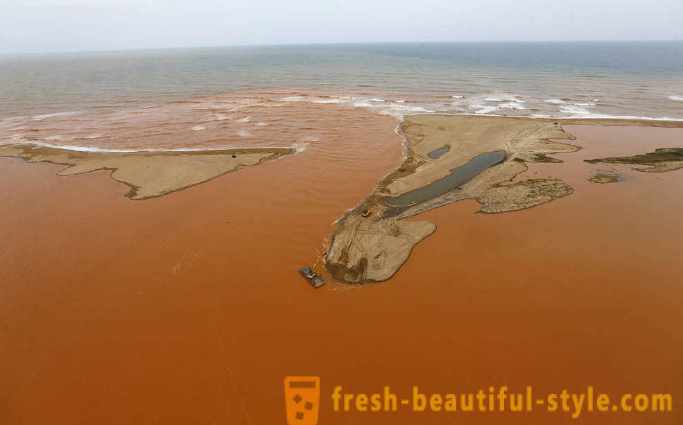 Red mud in the Atlantic Ocean