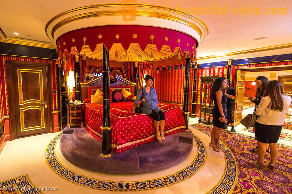 Is there a golden toilet in the Burj Al Arab?