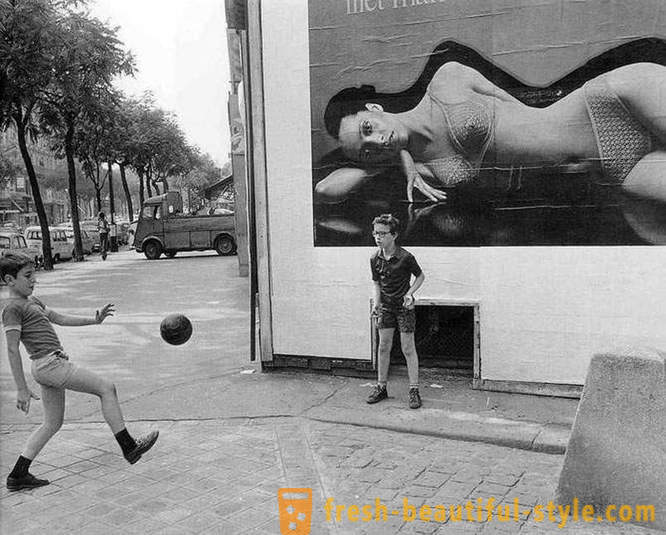 Children on the picture Photo by Robert Doisneau