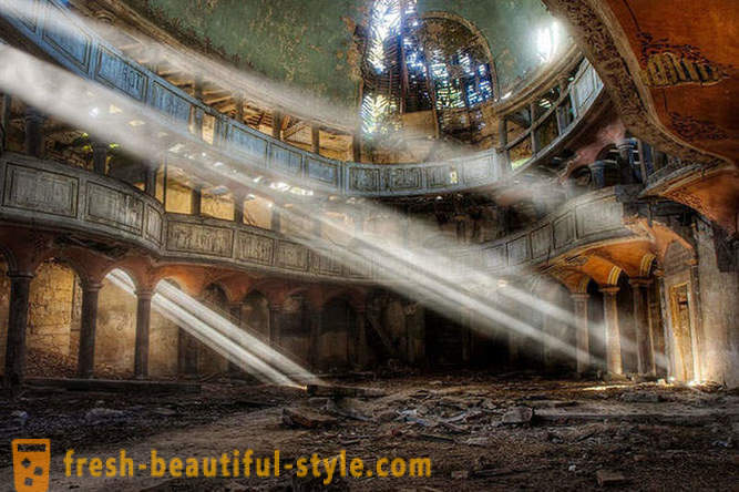 Abandoned places in the photographs of Vincent Jansen
