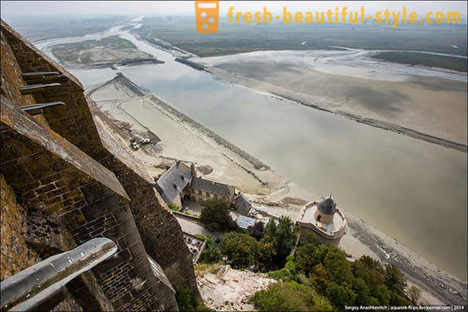 Excursion to the island-fortress of Normandy among the quicksand