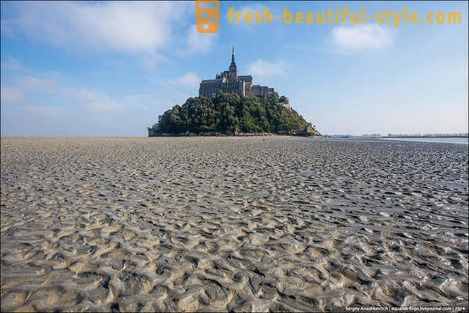 Excursion to the island-fortress of Normandy among the quicksand