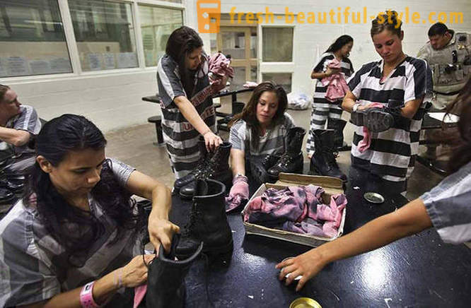 Weekdays women prisoners in a US prison