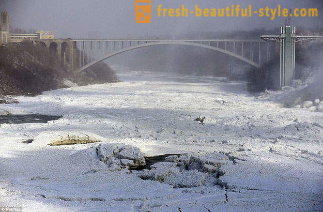 10 fascinating picture of frozen Niagara Falls