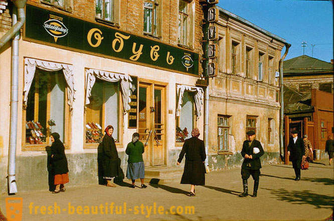 Moscow, 1956, in the photographs of Jacques Dyupake