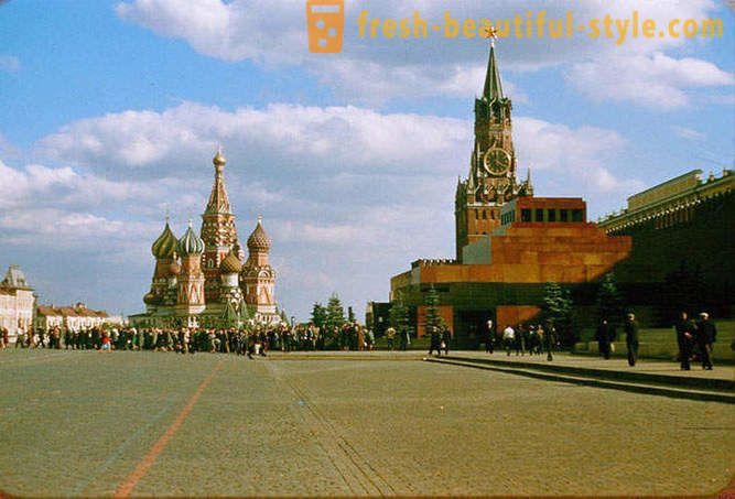 Moscow, 1956, in the photographs of Jacques Dyupake