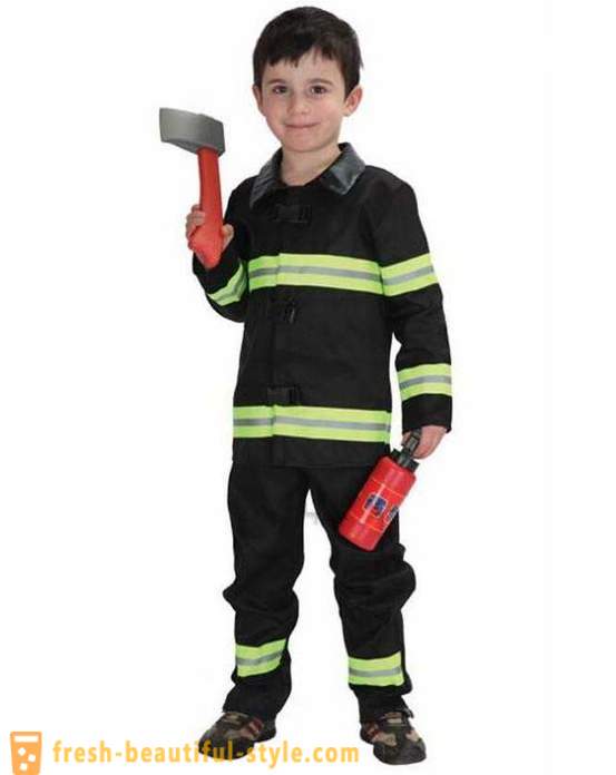 Children's costume fire with his own hands