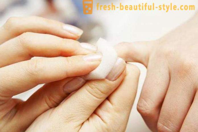 White spots on the nails of the fingers: the causes of and treatment