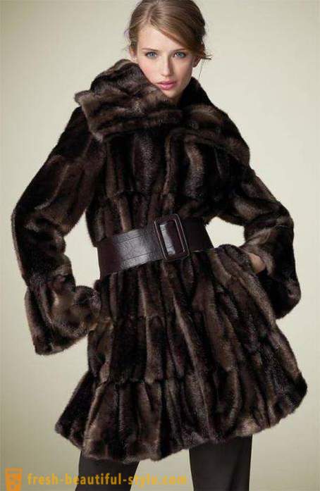 Fashionable coat of mink pieces