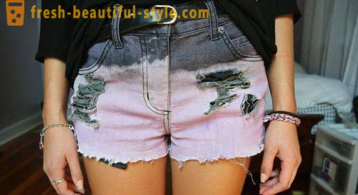 How to make a fashionable torn shorts of old jeans