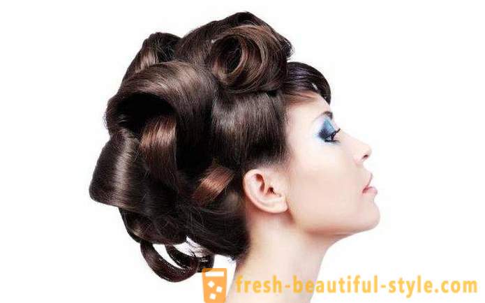 Beautiful and simple hairstyle for the wedding guests