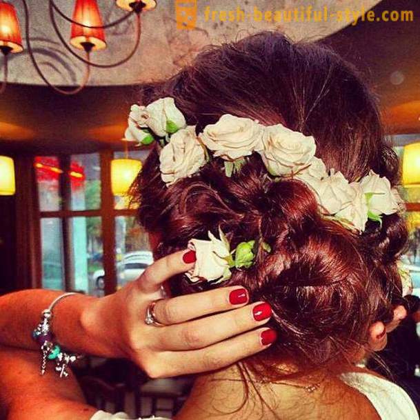 Beautiful and simple hairstyle for the wedding guests
