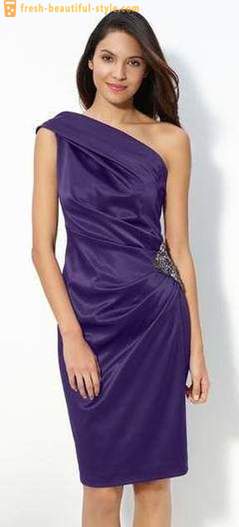 Fashionable dress with open shoulder