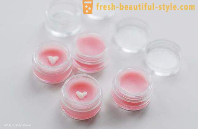 How to make lip balm with their hands