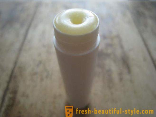 How to make lip balm with their hands