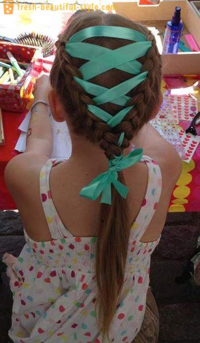 How to weave the ribbon in the braid. Step by step description and tips
