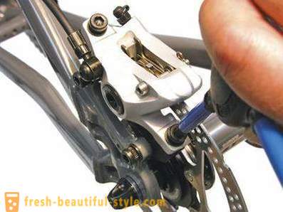 How to adjust the brakes on a bicycle? The rear brakes on a bicycle