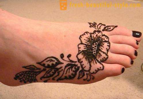 Henna tattoos. How to make a temporary henna tattoos