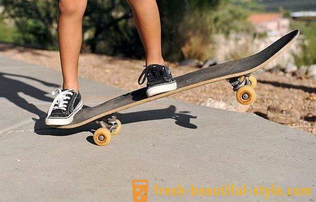 How to learn to ride a skateboard on their own?