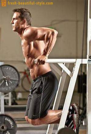 Dips - effective exercise for the chest and shoulder muscles
