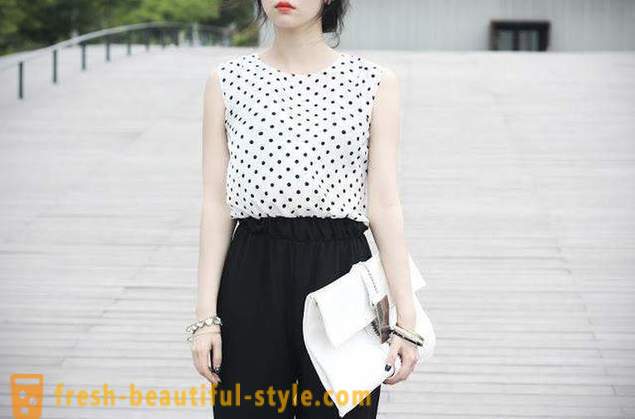 To-date and stylish white clutch